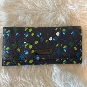 VERA Bradley Ink Spots Trifold Wallet, hard vinyl cute and great condition